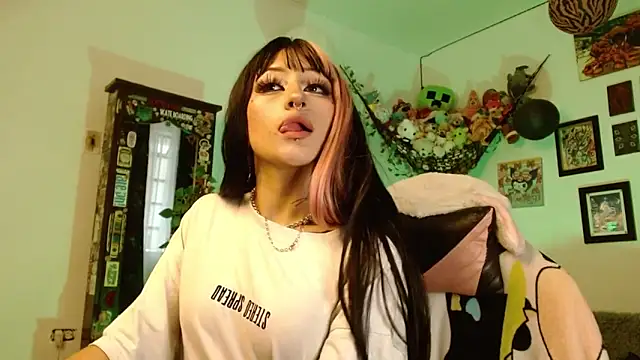 Snapshot of Layla_quinn chatting on 01-14-26, 07:30 Layla quinn online show from 01-14-26, 07:30