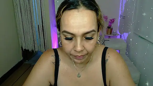 Snapshot of Aunty_milf chatting on 07-02-26, 04:24 Aunty milf online show from 07-02-26, 04:24