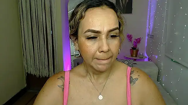 Snapshot of Aunty_milf chatting on 07-06-26, 08:11 Aunty milf online show from 07-06-26, 08:11