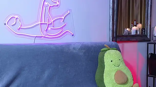 MightyLaura1 online show from 04-01-26, 12:22