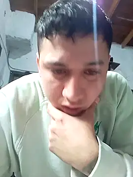 Alvarezz0202 online show from 06-01-26, 03:58