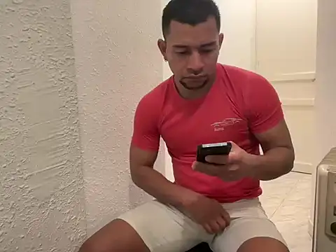 Snapshot of esleider12 chatting on 12-17-25, 05:24 esleider12 online show from 12-17-25, 05:24