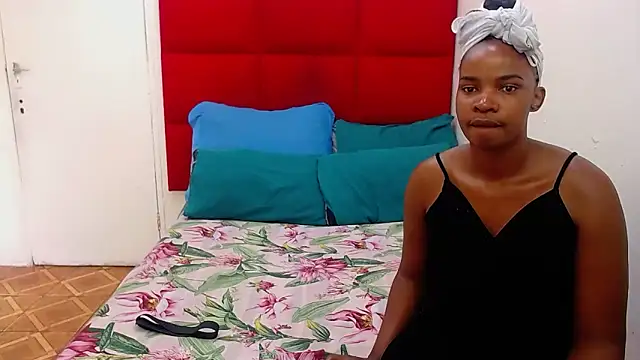 EMBER FOX online show from 02-05-26, 11:48