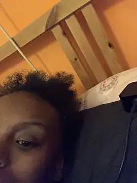    Hannah    online show from 11-27-25, 02:41