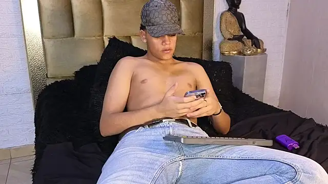 Isaac Collins  online show from 01-06-26, 02:15