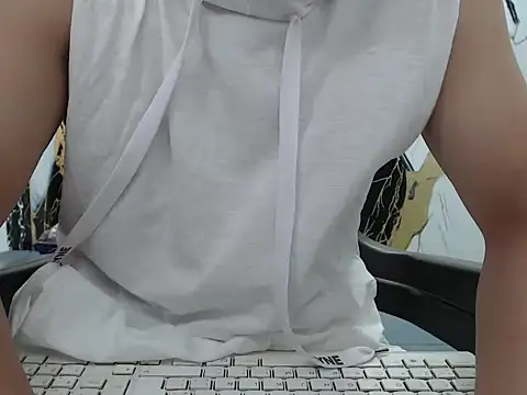 Snapshot of simonm667 chatting on 05-16-26, 08:07 simonm667 online show from 05-16-26, 08:07