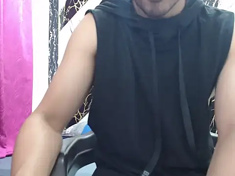 Snapshot of simonm667 chatting on 05-17-26, 09:00 simonm667 online show from 05-17-26, 09:00