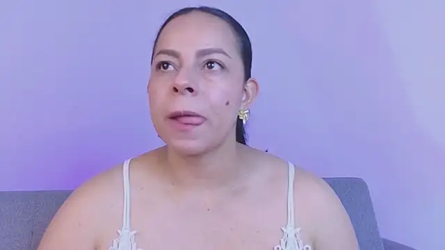Snapshot of jimena_chic1 chatting on 07-20-26, 06:10 jimena chic1 online show from 07-20-26, 06:10