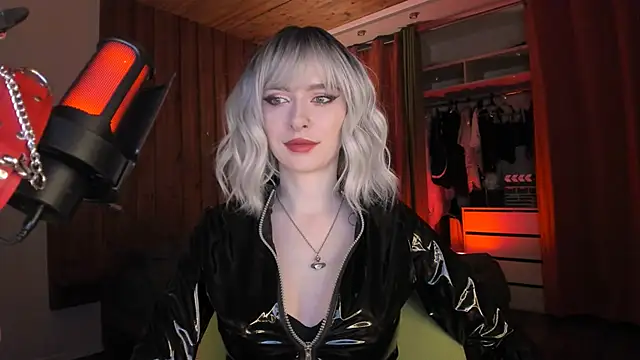Snapshot of Mistress_Iris chatting on 01-10-26, 10:58 Mistress Iris online show from 01-10-26, 10:58