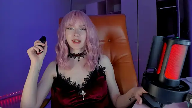 Snapshot of Mistress_Iris chatting on 05-03-26, 04:02 Mistress Iris online show from 05-03-26, 04:02