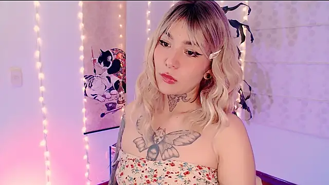 justmartina  online show from 04-02-26, 03:04