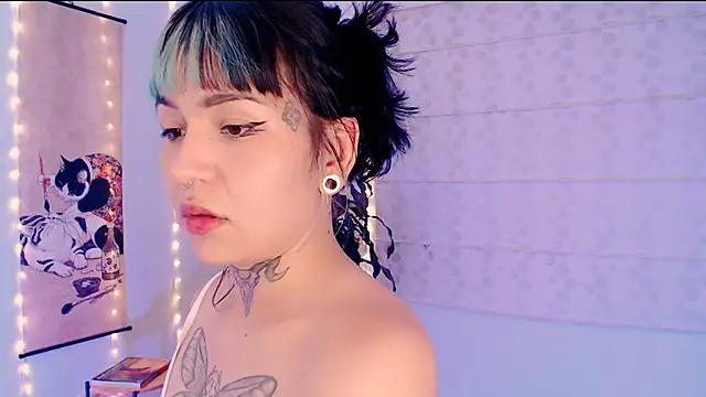 justmartina  online show from 04-08-26, 02:00