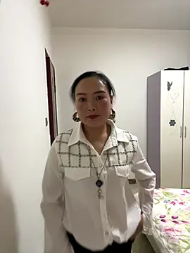 Snapshot of TL-46 chatting on 11-30-25, 11:47 TL-46 online show from 11-30-25, 11:47