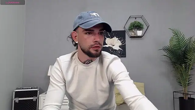 Snapshot of KaneHunter chatting on 05-17-26, 10:28 KaneHunter online show from 05-17-26, 10:28