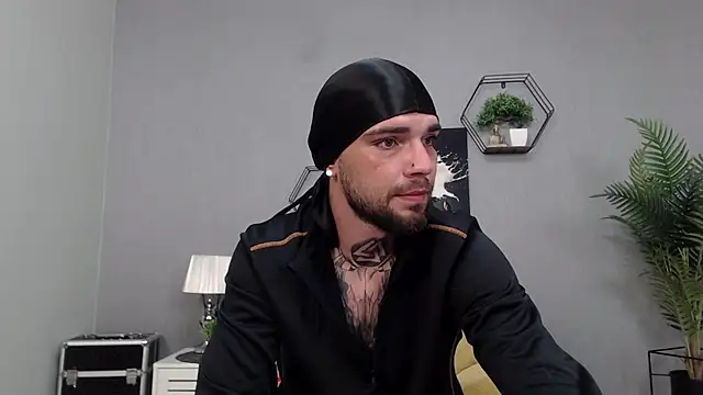 Snapshot of KaneHunter chatting on 05-21-26, 11:23 KaneHunter online show from 05-21-26, 11:23