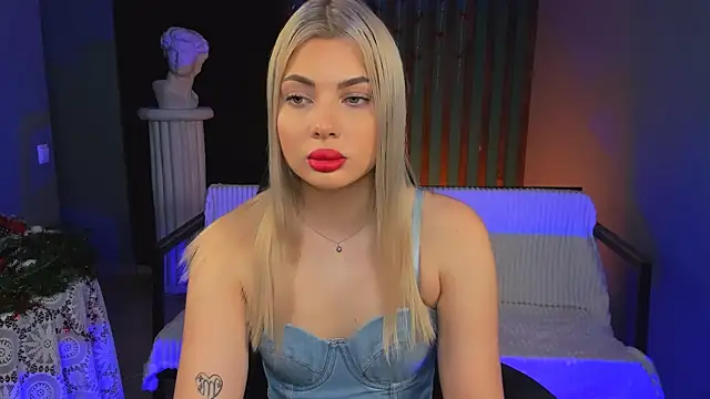 HyileyClark online show from 01-12-26, 05:23