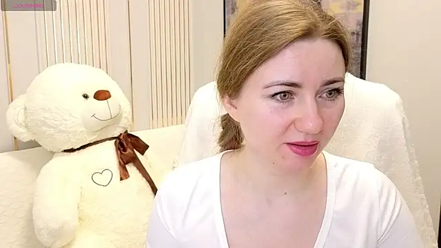 SofiAngela online show from 04-18-26, 01:09