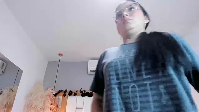 Snapshot of GabyJhons chatting on 12-17-25, 06:03 GabyJhons online show from 12-17-25, 06:03