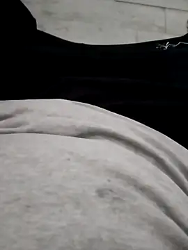 erdestruttor18 online show from 12-03-25, 01:42