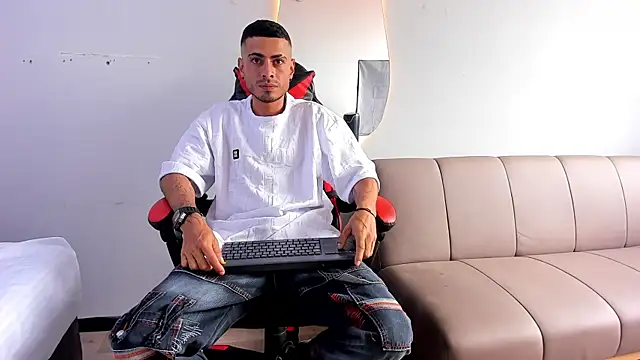 MatthewCullen online show from 12-22-25, 04:04