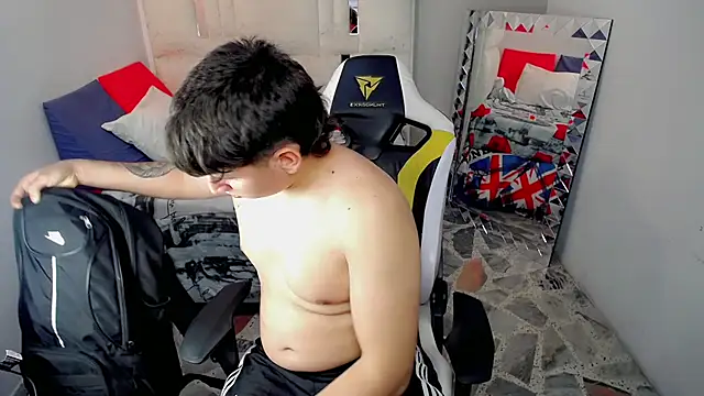 Snapshot of d_moneyy_ chatting on 12-14-25, 03:23 d moneyy online show from 12-14-25, 03:23