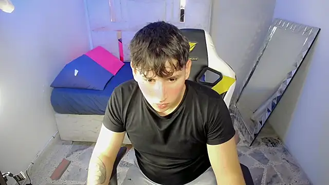 Snapshot of d_moneyy_ chatting on 12-23-25, 03:26 d moneyy online show from 12-23-25, 03:26