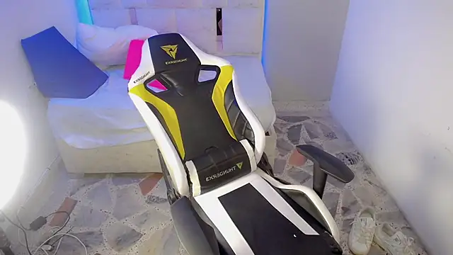 Snapshot of d_moneyy_ chatting on 01-14-26, 09:37 d moneyy online show from 01-14-26, 09:37