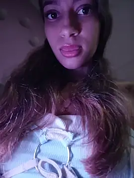 Snapshot of Vanneskk chatting on 05-18-26, 03:51 Vanneskk online show from 05-18-26, 03:51