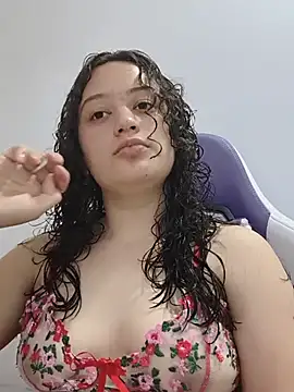 Snapshot of Alana_444 chatting on 05-23-26, 02:39 Alana 444 online show from 05-23-26, 02:39