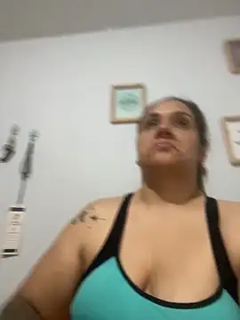 LoreinnFox online show from 05-07-26, 04:07