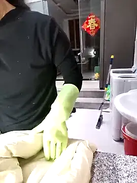 mimi2052 online show from 12-15-25, 12:59