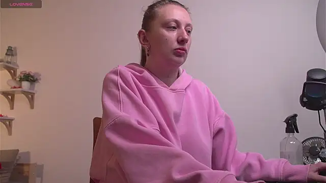 Snapshot of Helga_vibe chatting on 06-24-26, 01:21 Helga vibe online show from 06-24-26, 01:21