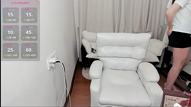 linlinjiang33 online show from 02-08-26, 10:07