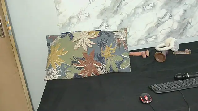 Snapshot of SexyZuluBarbie chatting on 05-27-26, 06:05 SexyZuluBarbie online show from 05-27-26, 06:05