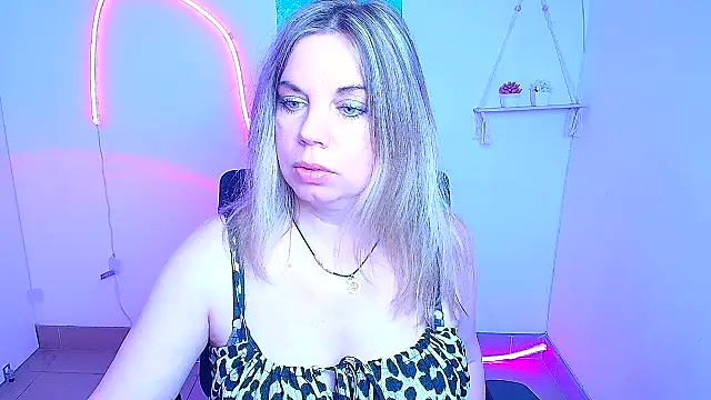 Amanda Swannn online show from 04-18-26, 12:09