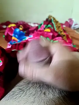 Snapshot of banana21mlem chatting on 11-30-25, 12:14 banana21mlem online show from 11-30-25, 12:14