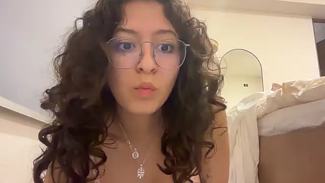 Snapshot of Alicatcua_ chatting on 07-11-26, 02:14 Alicatcua online show from 07-11-26, 02:14