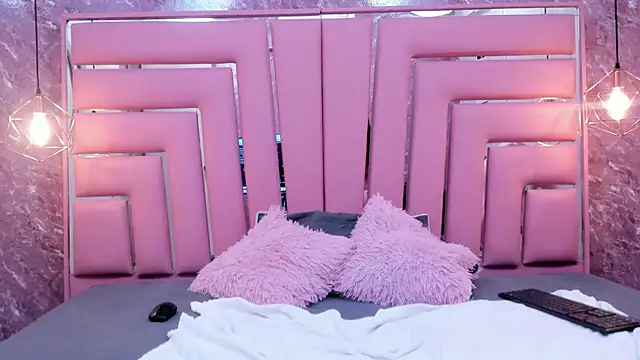 HOTTIE MIA  online show from 12-01-25, 07:19