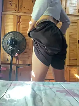 Quierolechiitaaa online show from 04-14-26, 02:23