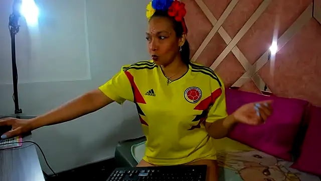 Snapshot of Valeria_gil_ chatting on 06-23-26, 03:54 Valeria gil online show from 06-23-26, 03:54