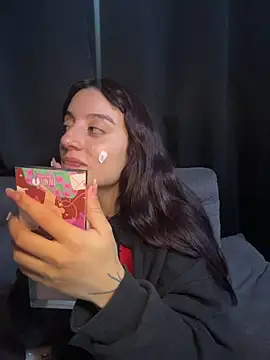 Snapshot of Mia_fiire chatting on 06-19-26, 03:00 Mia fiire online show from 06-19-26, 03:00