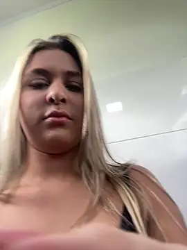 Snapshot of Sofia_Lopezz1 chatting on 12-18-25, 04:02 Sofia Lopezz1 online show from 12-18-25, 04:02