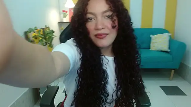 zahira1 online show from 12-18-25, 05:41