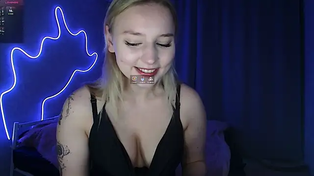 Snapshot of _K1ra_S1n_ chatting on 12-02-25, 05:35 K1ra S1n online show from 12-02-25, 05:35