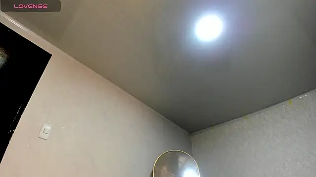 Snapshot of Brizza_H033 chatting on 04-22-26, 09:05 Brizza H033 online show from 04-22-26, 09:05