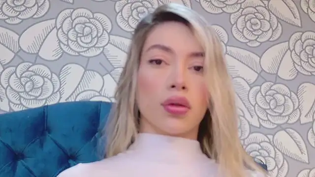 AnnaQuinn online show from 12-22-25, 02:47