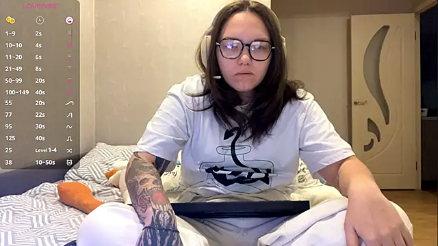 KerriMcbreen online show from 12-22-25, 03:14