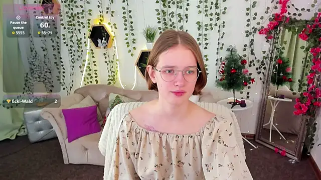 Mia Mooore online show from 12-18-25, 02:01