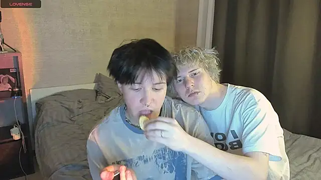 miya meow miku online show from 12-22-25, 07:00