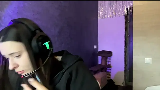 AngeliqueSulima online show from 12-14-25, 07:14